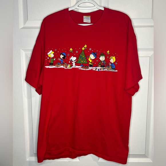 Peanuts Women’s red Christmas tee - Size XL - Picture 1 of 5